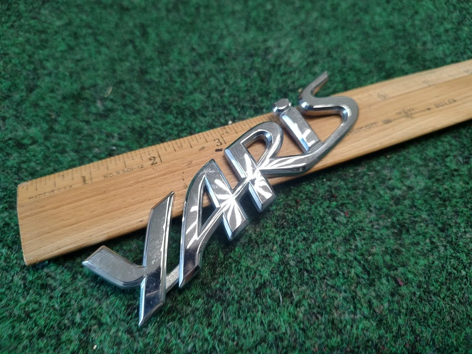 Toyota Yaris 2006-2011 emblema trasero logotipo insignia símbolo letras cromadas OEM 3S7 Foto 3 de 4