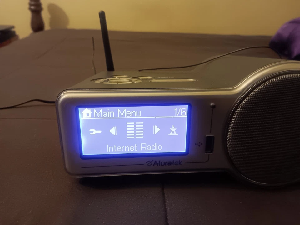 Aluratek AIRMM01F Internet Radio Alarm Clock with Built-in WiFi - Tested Working - Image 2 of 4