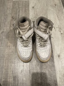 Nike Air Force 1 Mid, a classic high-top Size 11