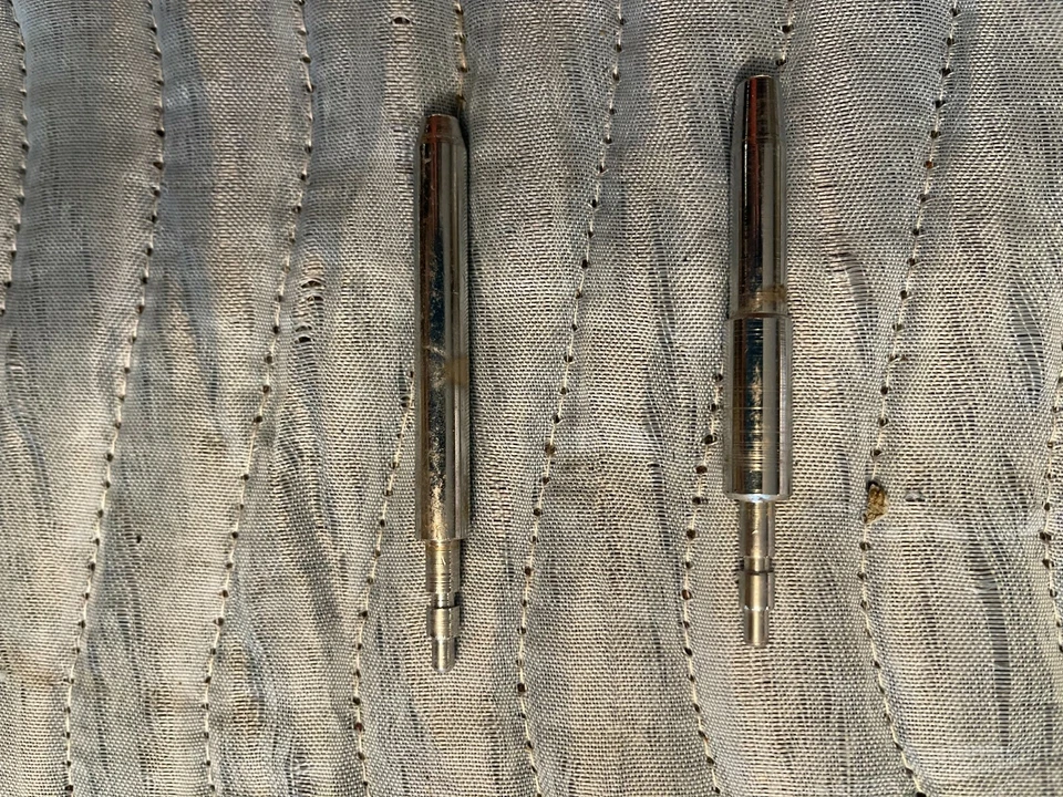 Dodge Charger 1969 parasol montaje perno varilla soporte conjunto par B-body fotos de stock Foto 4 de 4