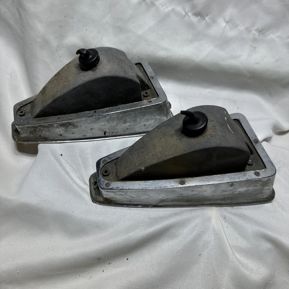 Mercury Monterey 1965 parachoques trasero carcasa de luz trasera inferior Foto 4 de 4