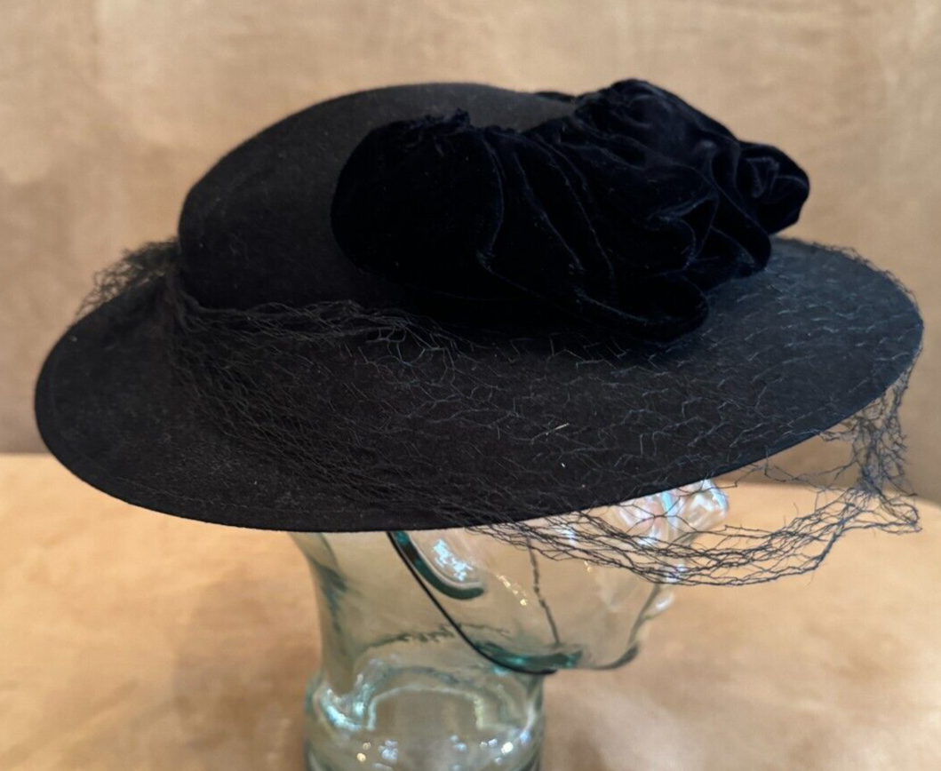Merrimac USA 100% Wool Vintage Black cloche hat net women  display picture 3