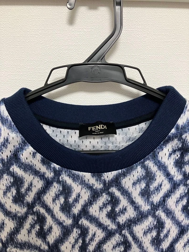 Camiseta FENDI patrón geométrico blanco marino Foto 2 de 4