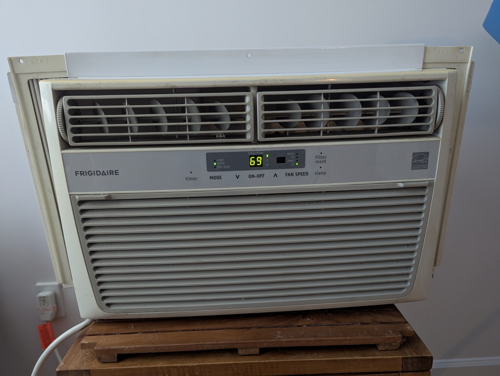 Frigidaire 6,500 BTU 250-sq ft 115-Volt Air  Conditioner