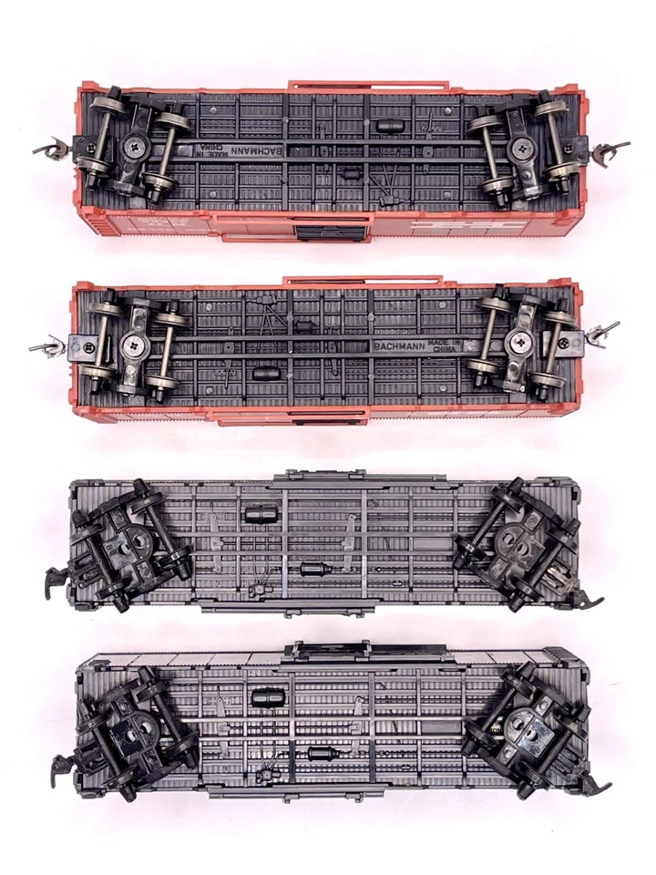 HO (2) Bachmann Silver Series NH 39288 + (2) Model Power NH 32957 40' box cars - Image 3 of 4
