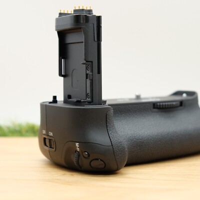 Canon BG-E11 Battery Grip For EOS 5DMarkIII Japan W/ Box Japan [N