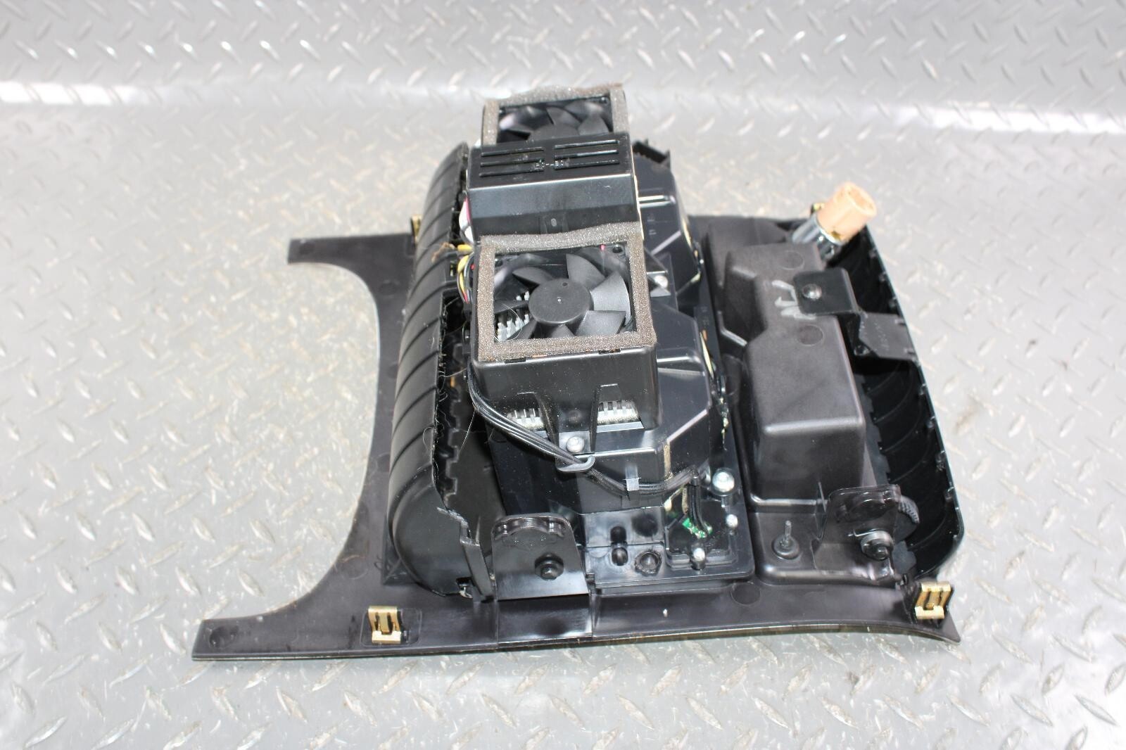 0814 Escalade Platinum Floor Center Console Cupholder Cup Holder