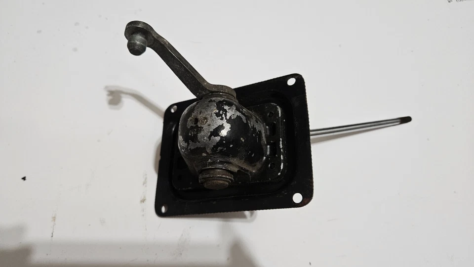 Mecanismo de carcaça de porta de câmbio de marchas cromado automático Mercedes Benz W113 280SL - Imagem 2 de 2