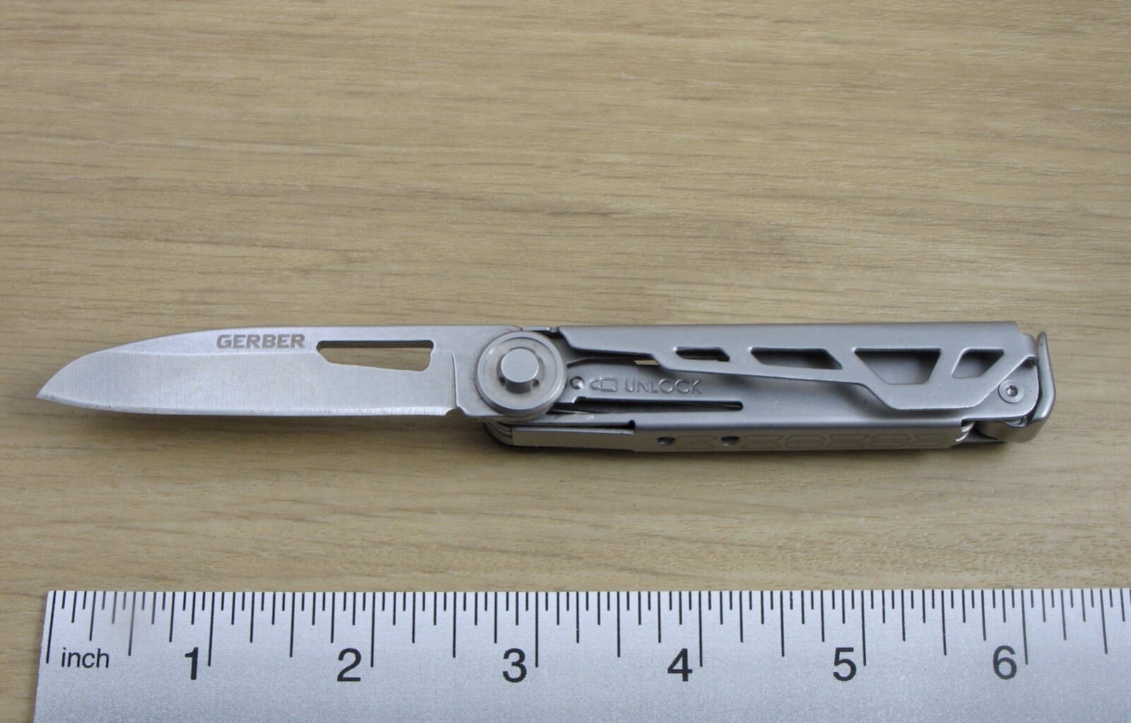 Gerber Armbar Drive Onyx MultiTool, Knife, Bit Driver, Scissors