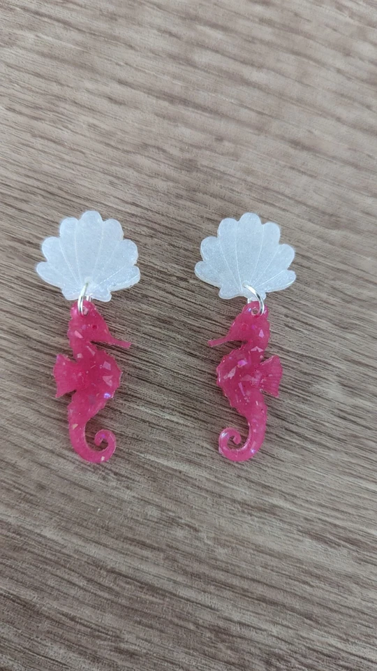 Pendientes de caballito de mar. Hecho a medida - resina/plata de ley. P&P gratis. animal marino Foto 3 de 4