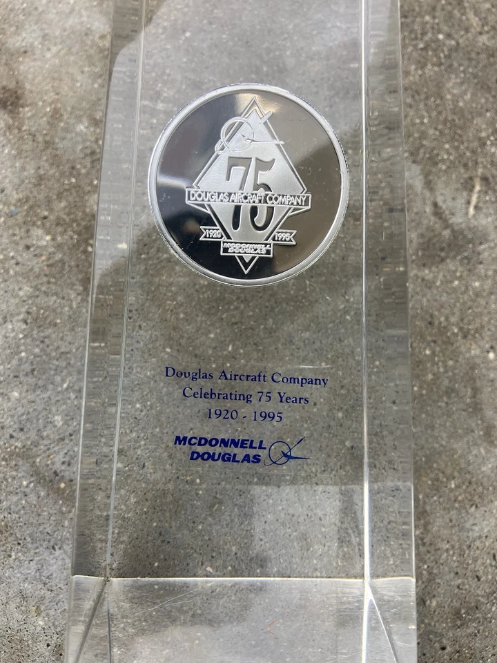 McDonnell Douglas Aircraft Company 75 Year Award MD-90 Vintage  Silver Coin .999 - Image 3 of 4