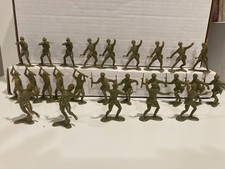 Vintage WWII Russian Infantry soldiers, Louis Marx, Lot of 25, Unpainted A4