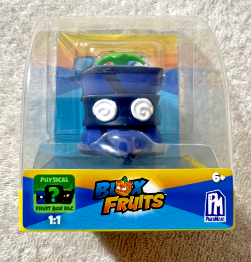 BLOX FRUITS MINIFIGURES SET OF 6 IN CASE INCLUDES PHYSICAL DLC