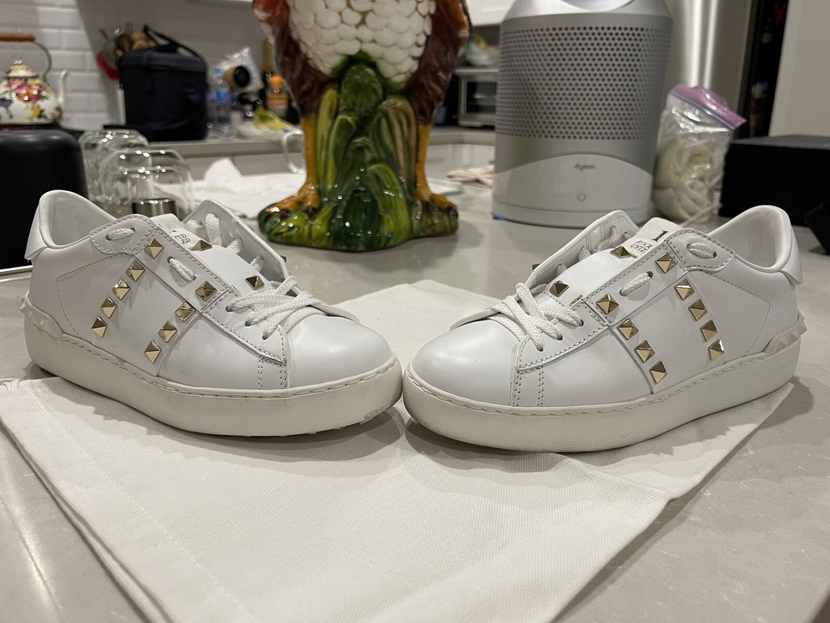Valentino Garavani Rockstud Untitled Sneaker in white Valentino Garavani Rockstud Untitled Sneaker in white