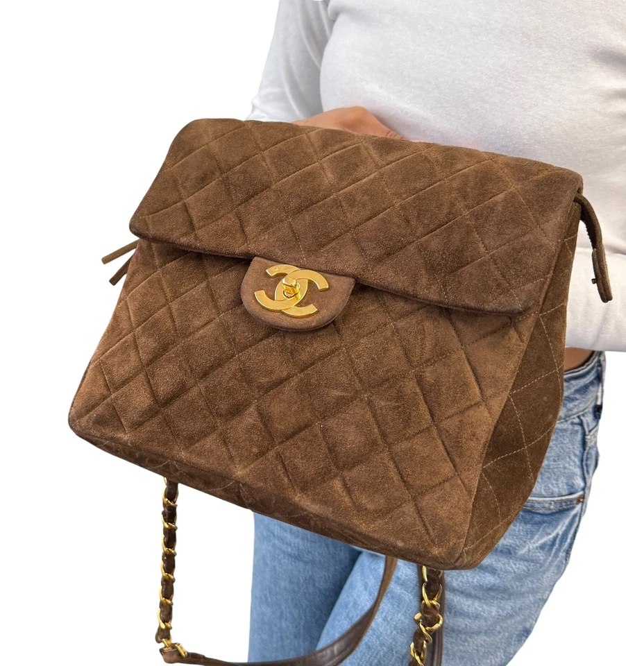 Bolso Mochila CHANEL Vintage Logo CC Gamuza Matelasse Turn Rock Marrón Dorado Foto 3 de 4