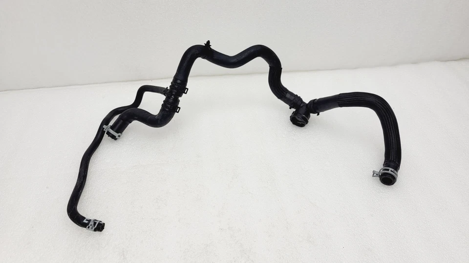 Conjunto de manguera inferior depósito refrigerante Ford Fiesta ST 2014-2019 H1B1-8C289-AD Foto 3 de 4