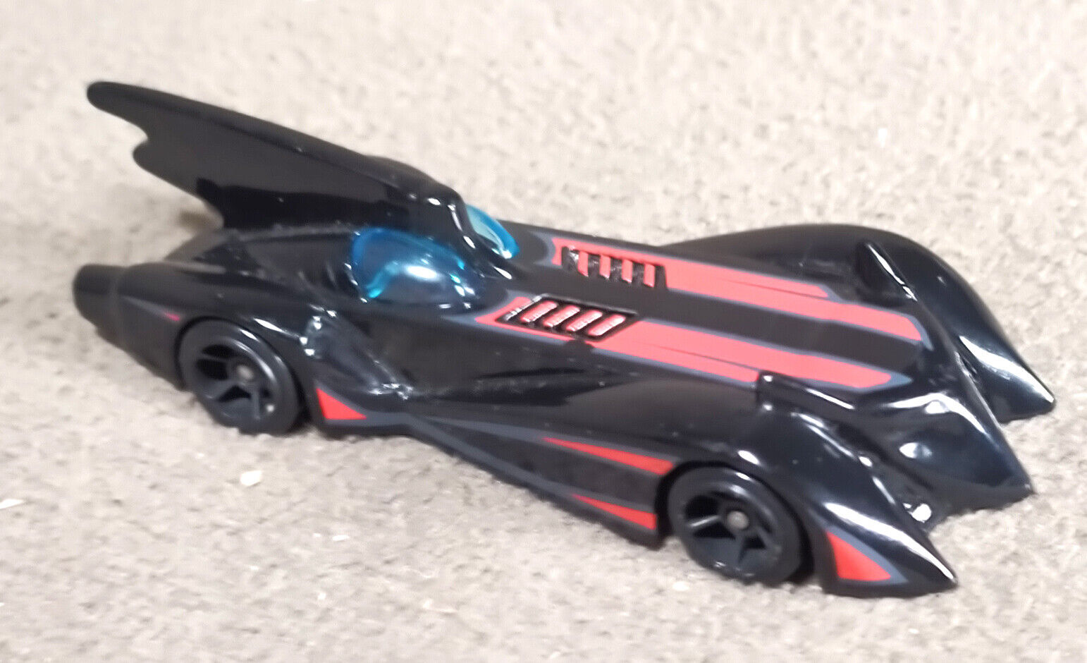 Carrinho Hot Wheels - Batmobile - Batman DC - 1:64 - Mattel