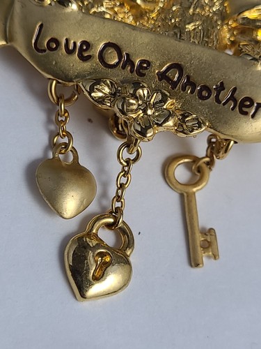 Vintage PMI Gold Tone Precious Moments Love One Another Charm Brooch Lapel Pin - Picture 3 of 7