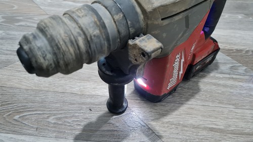 Milwaukee M18ONEFHPX- 18V Rotary Hammer Drill - With 6.0 AH Battery - Picture 7 of 11