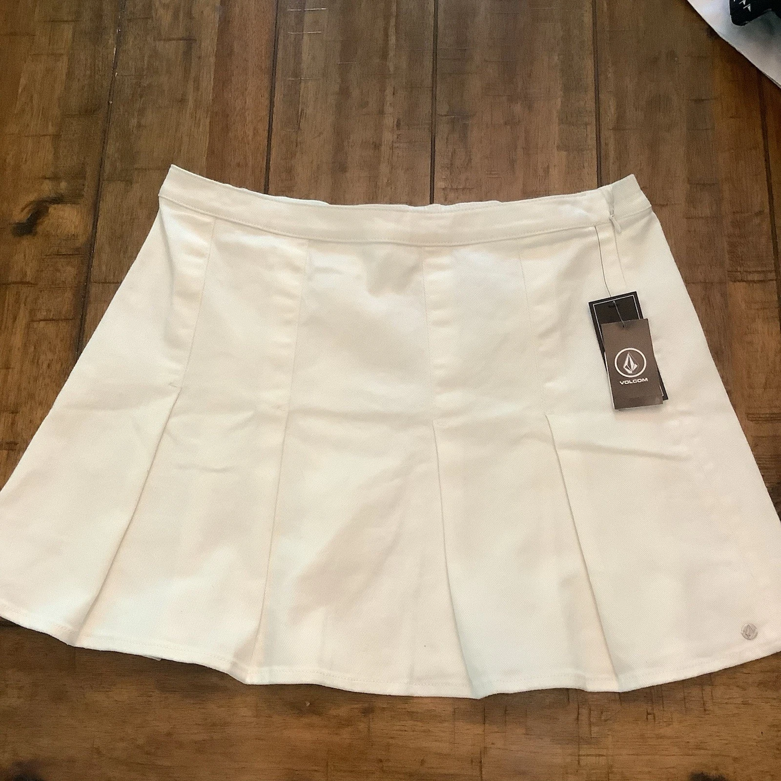 NWT Volcom Coco Pleated Women's Cream Skirt Cotton Sz Large
