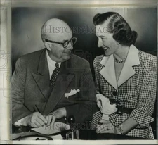 1951 Press Photo Kaiser And Chester Apply For License To Wed In Oakland