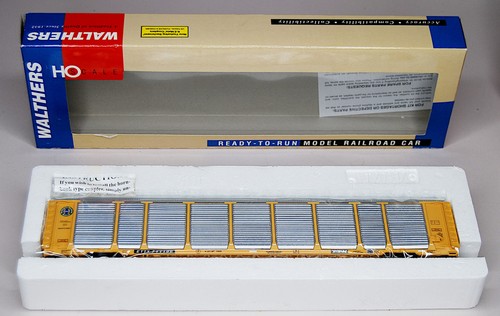 Walthers HO 932-4854 Thrall 89' Tri Level Auto Carrier BNSF #711196 Nuevo | Condition: New