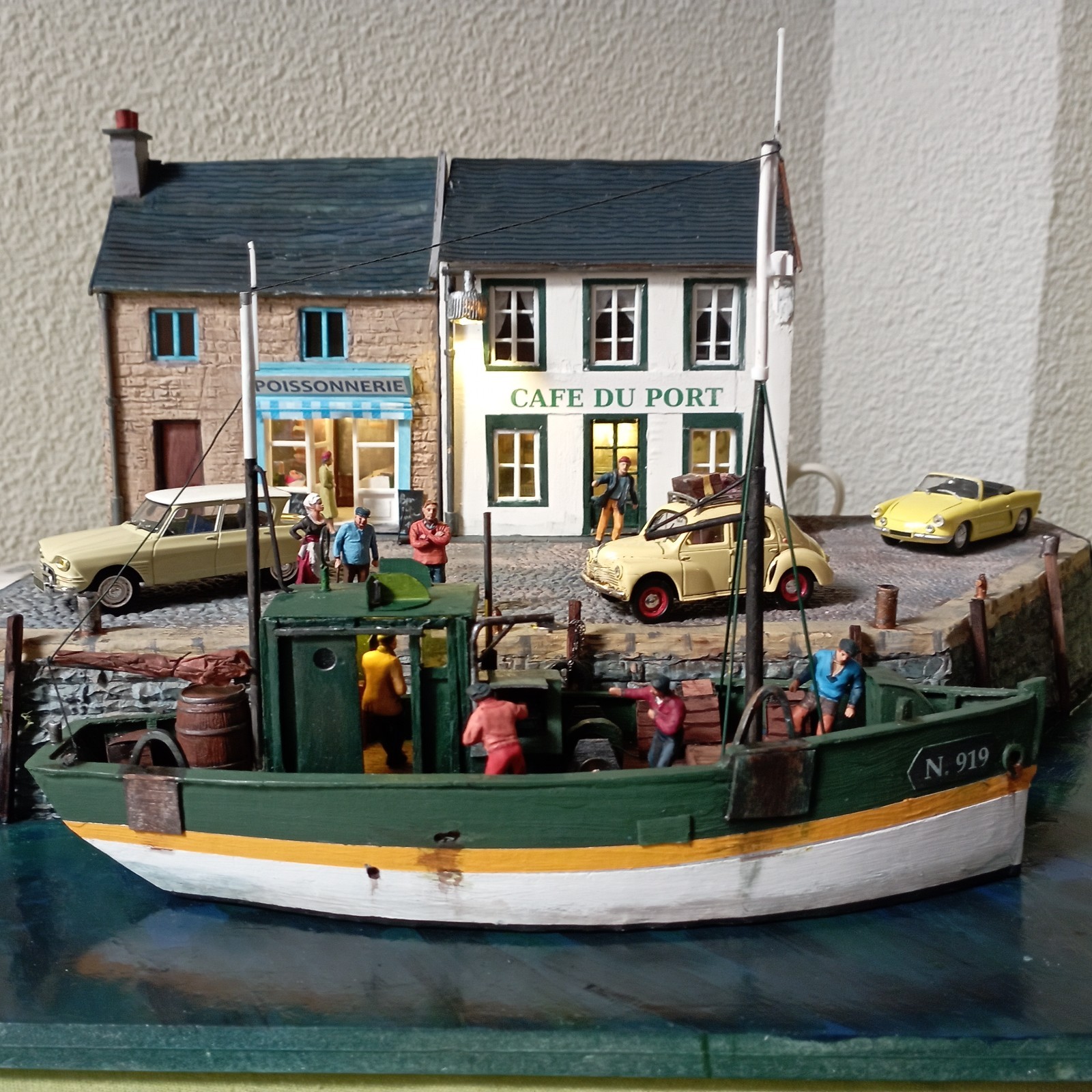 Diorama port breton maquette chalutier 1950 miniature Pornic 1/43