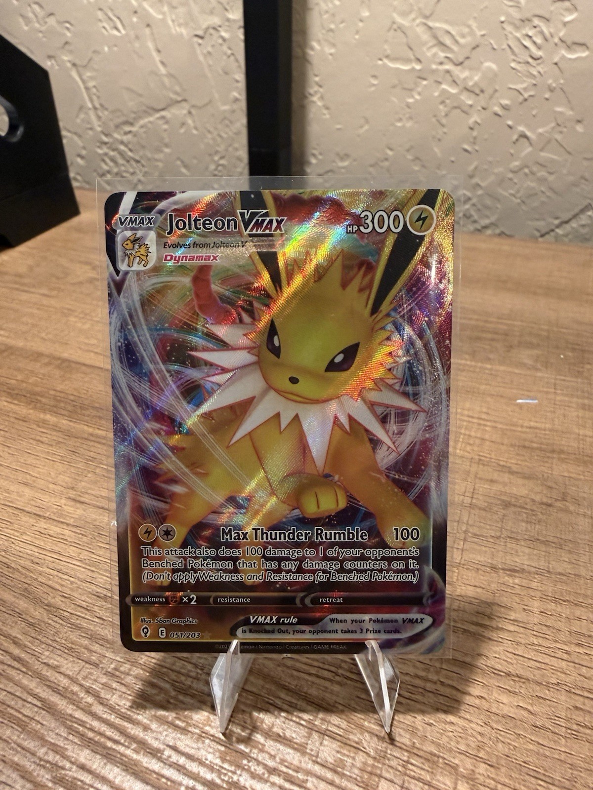 Jolteon VMAX 051/203 – SWSH07 Evolving Skies – Holo – NM Pokémon Card