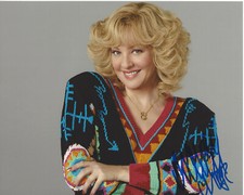 WENDI MCLENDON-COVEY SIGNED AUTHENTIC 'THE GOLDBERGS' 8X10 PHOTO B w/COA ACTRESS