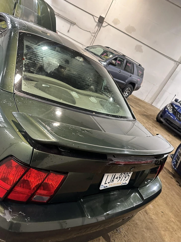 Used Deck Lid fits: 2001 Ford Mustang w/spoiler Base V6 Grade A Foto 4 de 4