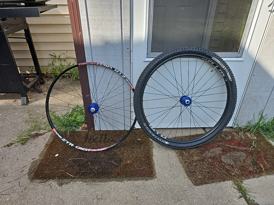 Buje delantero eje trasero y pasante Chris King liberación rápida 32H Foto 4 de 4