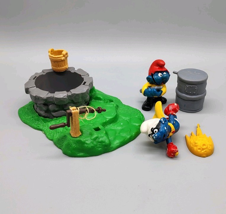 Vtg 80s Smurfs FIREMAN SUPERHERO AS IS Incomplete Smurf Figure Well Playset LOT