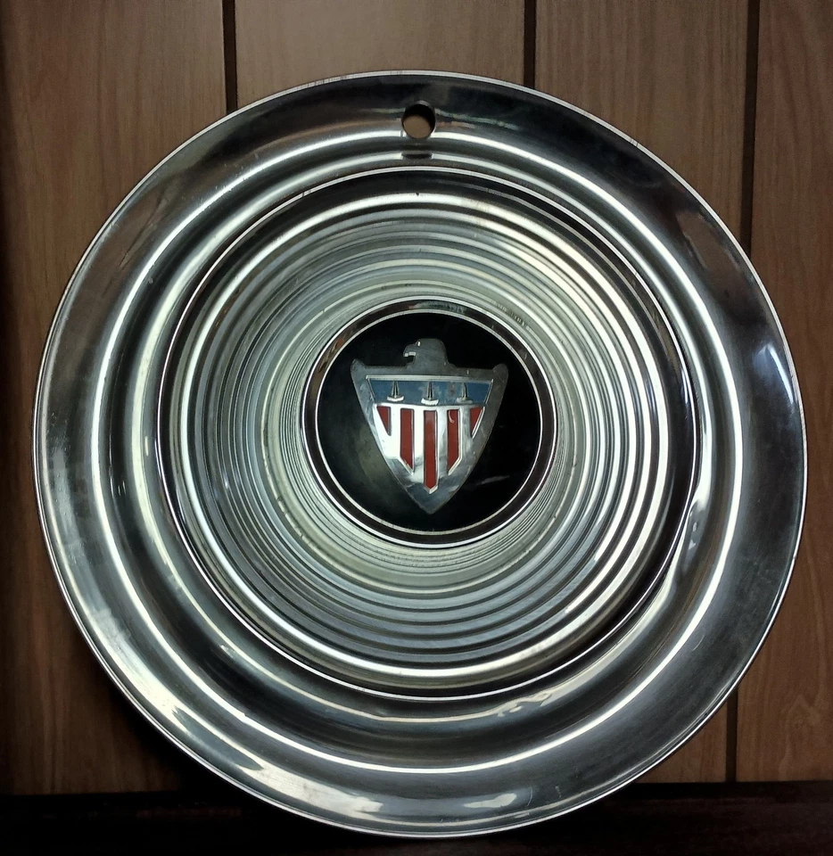 DE COLECCIÓN DOS (2) TAPACUBOS AMC EMBAJADOR AÑOS 60 OEM, CUBIERTAS DE RUEDA Foto 3 de 4