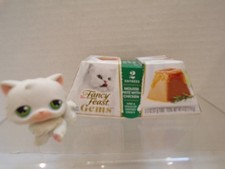 Littlest Pet Shop 15 Persian Cat White Green Dot Eyes Red Magnet Fancy Feast