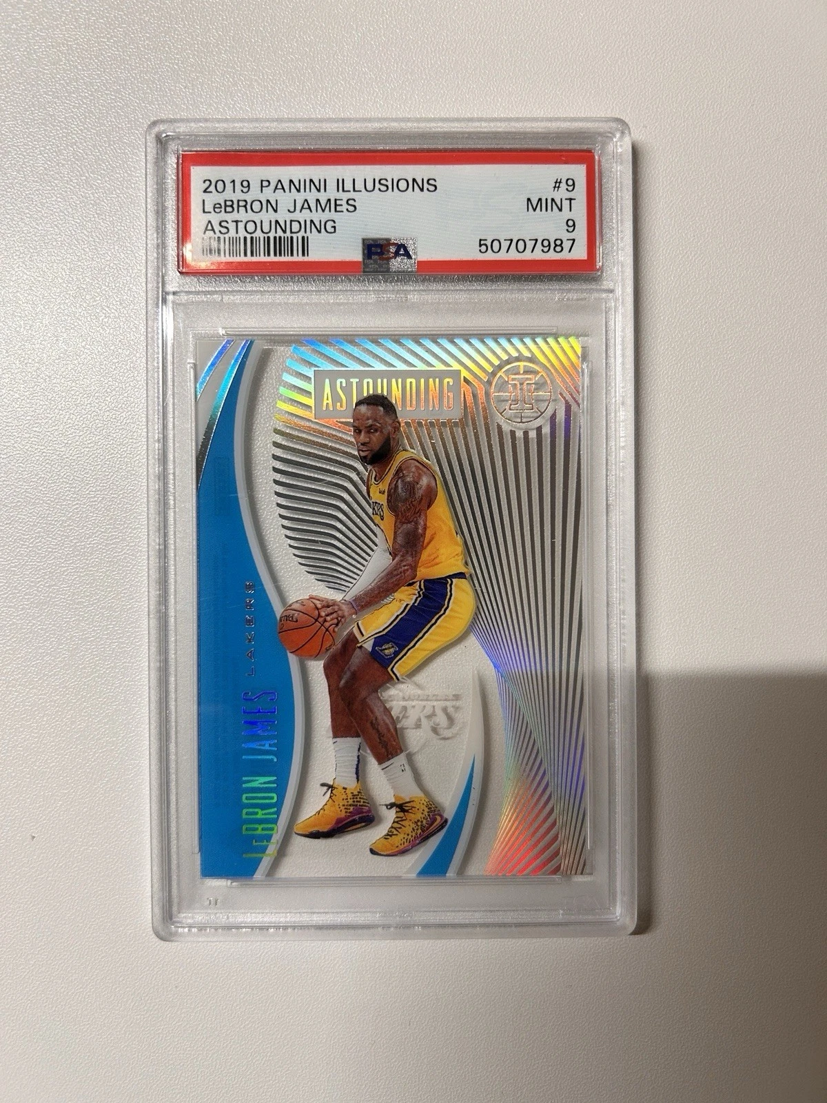 2019-20 Panini Illusions - Astounding LeBron James #9 Sapphire