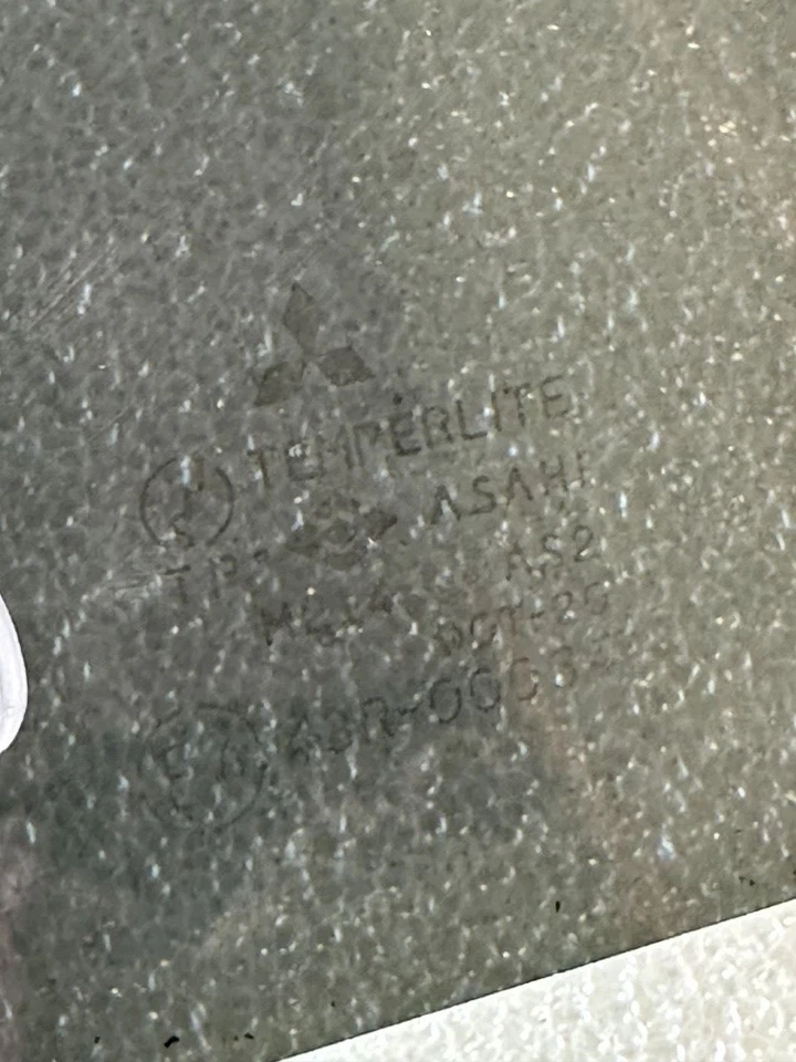 Mitsubishi Montero Sport 1999 lado derecho del pasajero puerta delantera ventana de cristal Foto 2 de 4