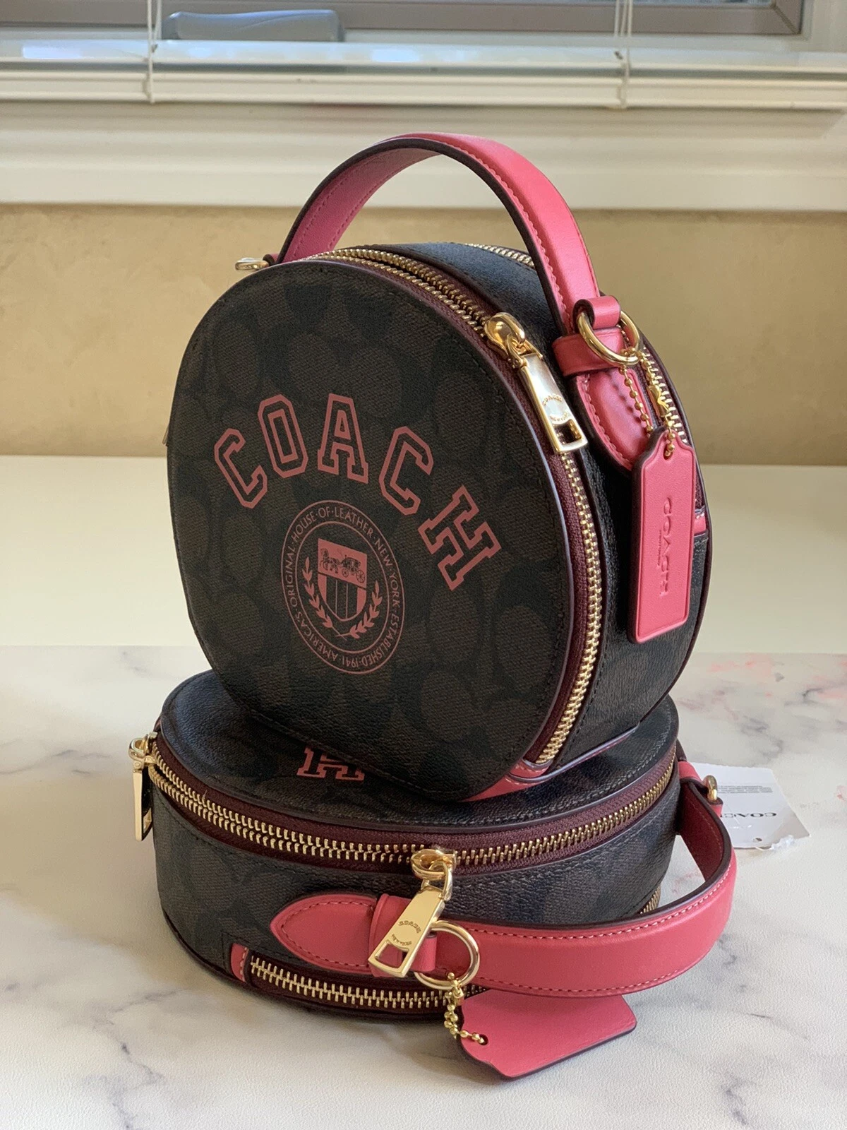 Borsa a tracolla Sig Tela nuova con etichette MENSA COACH con MOTIVO VASITY IN TELA IN ANGURIA MARRONE