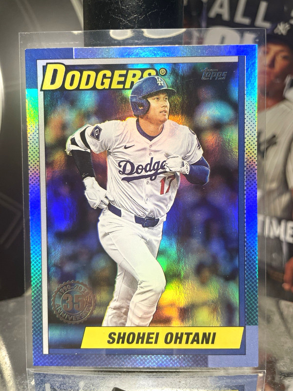 Topps Update Series 2025 Shohei Ohtani Dodgers 1990 Topps Holo Refractor #U90-33