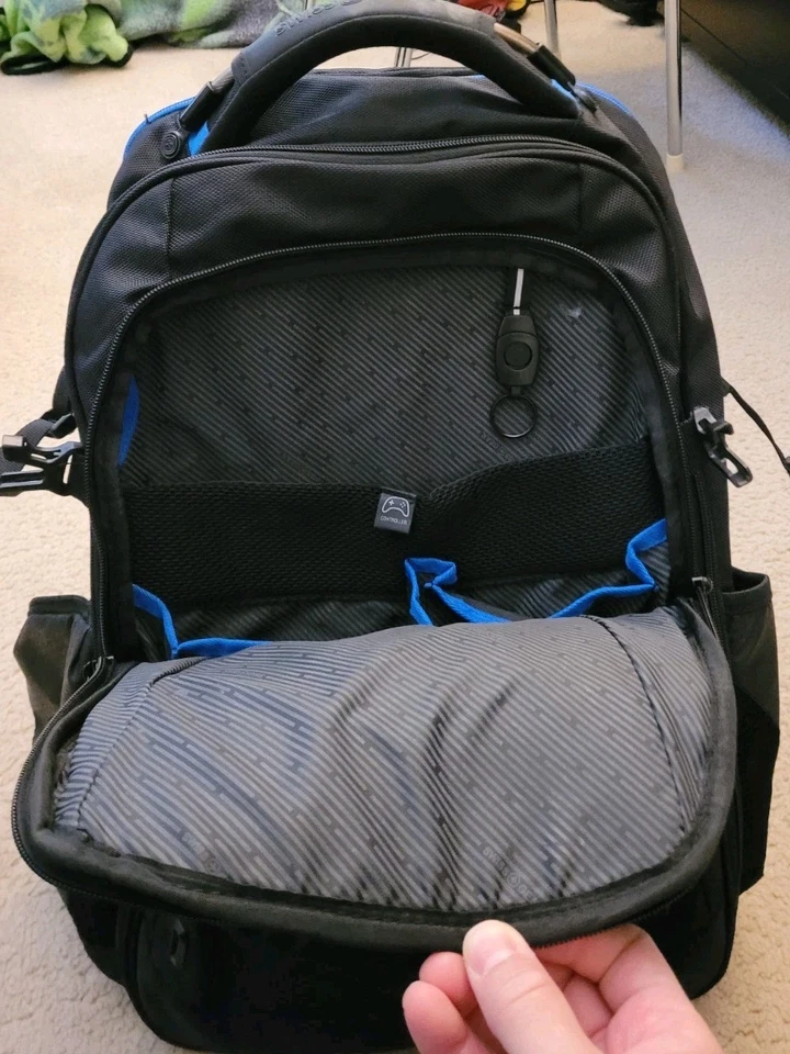 Mochila para computadora portátil para juegos SWISSGEAR 8120 USB - negra Foto 3 de 4