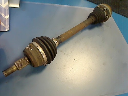 Antriebswelle Links Vorne AKL VW Golf 1.6 74 KW 100 PS 175230 Km