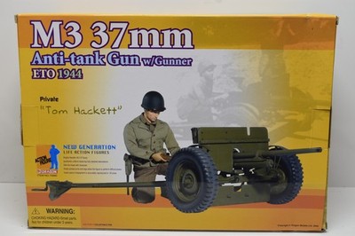1/6 WWII Anti-Tank Gun M3 37mm Dragon Model Kit Gunner Tom Hackett