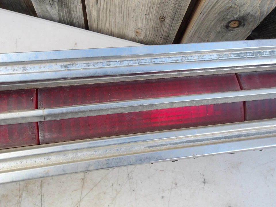 1965 Buick Skylark conjunto de lanterna traseira lateral de passageiro destro - Imagem 3 de 4