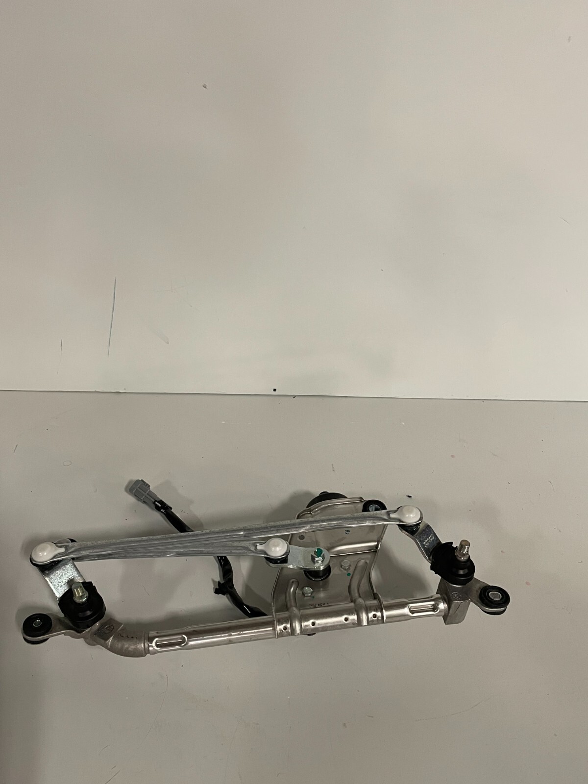 Ferrari California WINDSHIELD WIPER MOTOR WITH LINKAGE 159200-800 (3k miles only