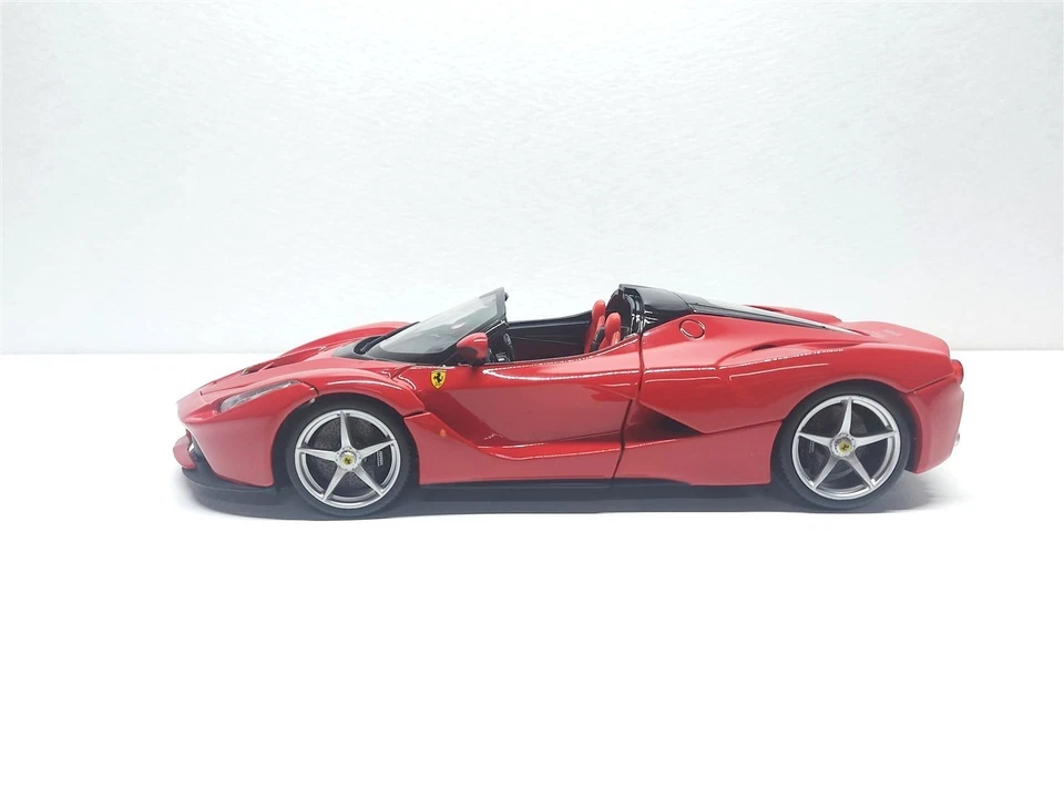 Ferrari LaFerrari Aperta Cabrio Rosso del 2016 - 1/18 Artigianale base Burago - Immagine 4 di 4