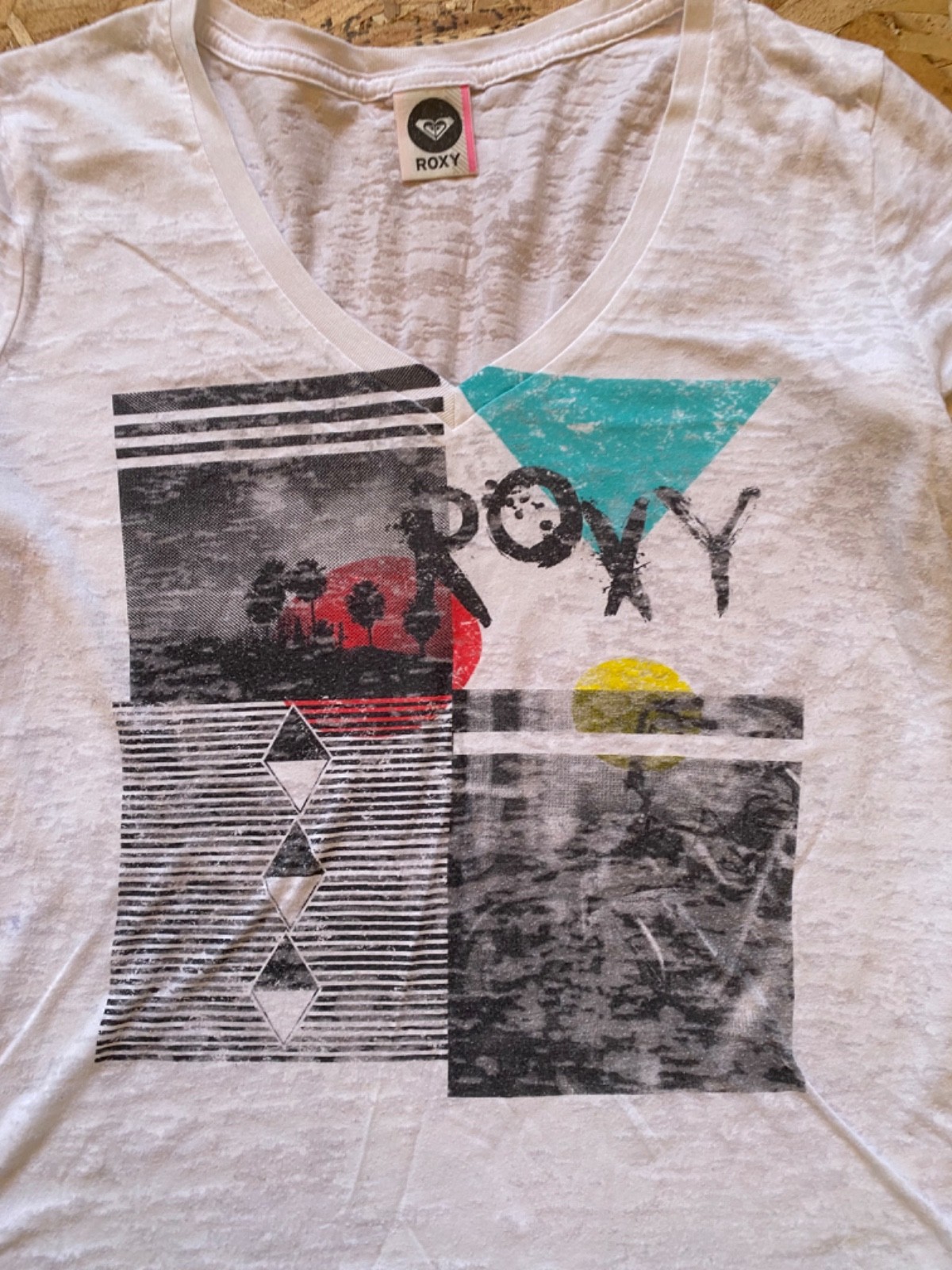 White Transparent Roxy V-Neck Multicolored Graphi… - image 3