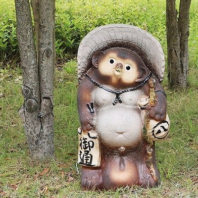 Shigaraki Ware Tanuki Statue No.30 ''Fuku Hineri'' (Ceramic Raccoon Dog)