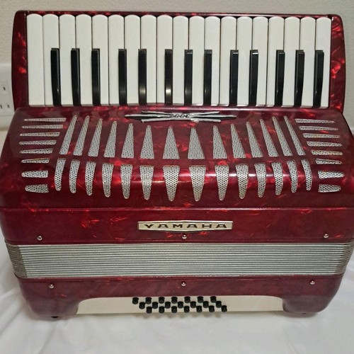 YAMAHA Accordion YA-21 Red 32 Keyboard 21 Bass tested