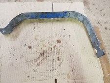 SOPORTE CORREA TANQUE DE COMBUSTIBLE MEDIO | SE ADAPTA A FORD EXPEDITION 2009-2014 131" WB EXTENDIDO