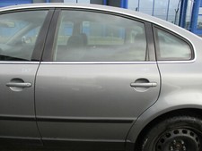 Tür hinten links VW Passat 3B 3BG Limousine URBANGREY LD7W grau