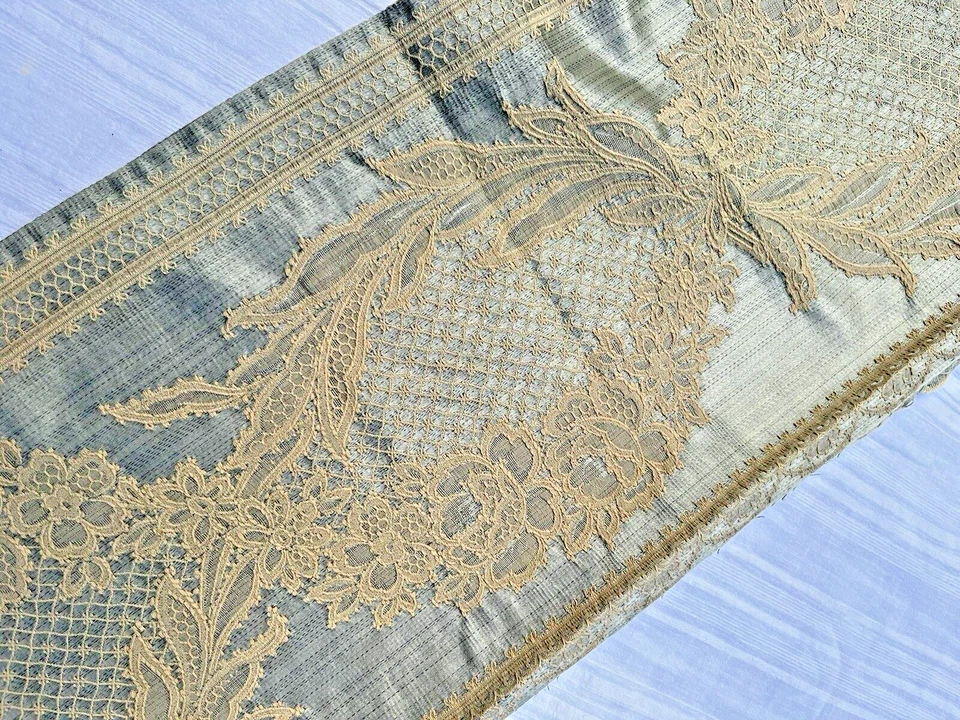 2 RUBANS ANCIENS d'ameublement façon dentelle en relief en SOIE BROCHÉE et COTON - Photo 3/4